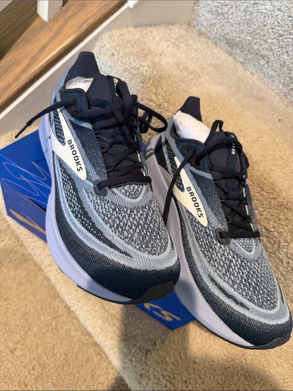 Men’s Brooks Revel 9 Gray/Navy/White Low Top Lace-Up Athletic Sneakers 10.5 D